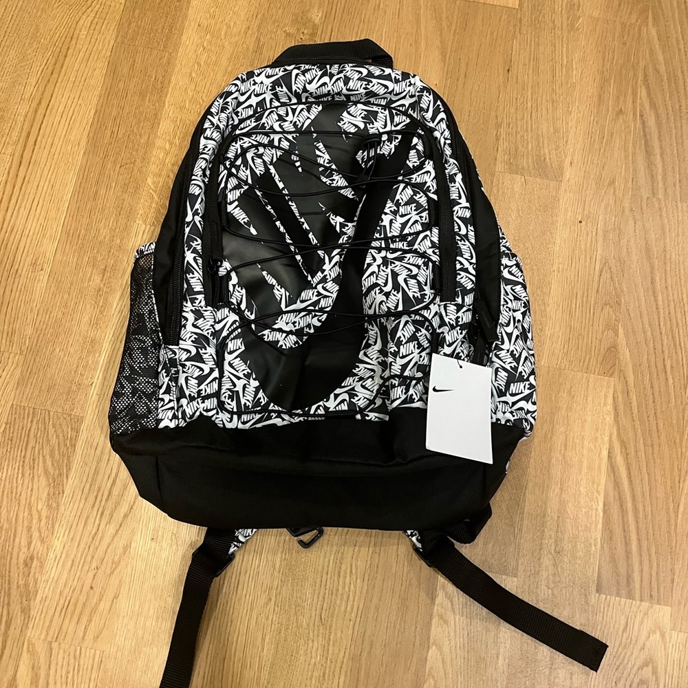 Nike Black & White Patterned Hayward Backpack - Picture 7 of 11